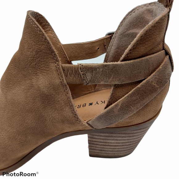 Lucky Brand Banu Peep Toe Buckle Ankle Bootie 6.5 - Picture 9 of 10